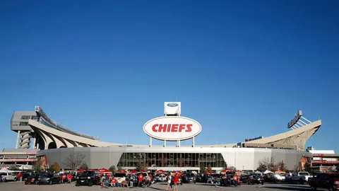 魔域317品牌日庆典：金钞烟花幻兽亮相，豪华盛宴